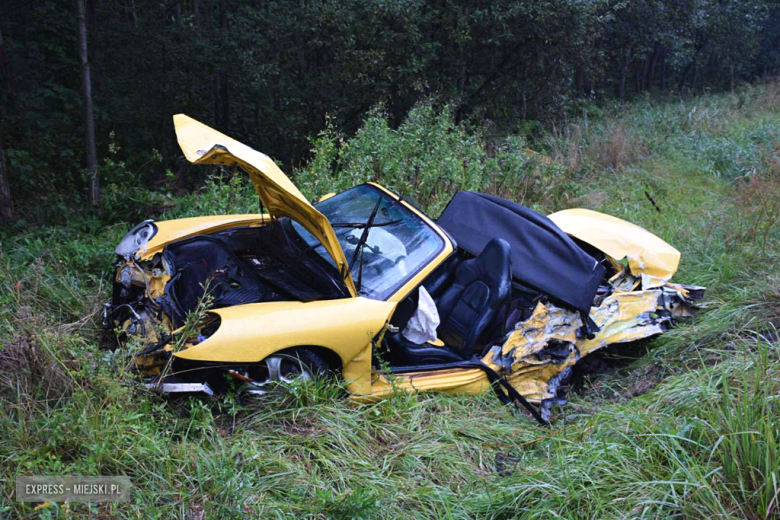 Zderzenie porsche z samochodem ciężarowym na krajowej ósemce