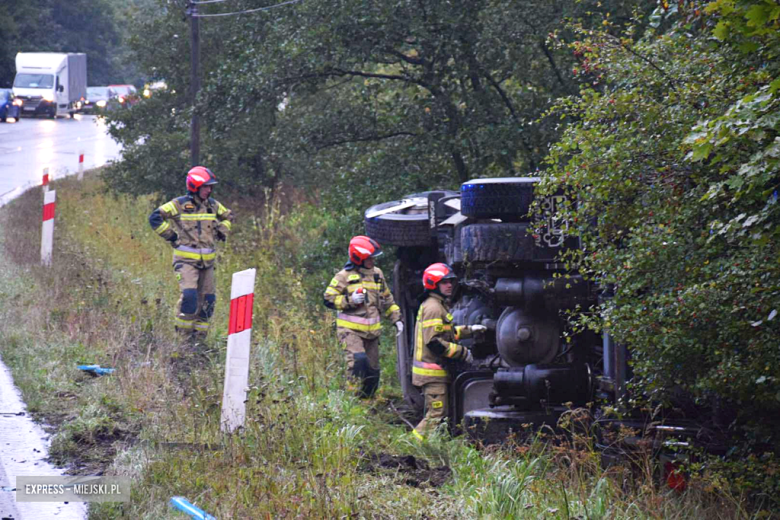 Zderzenie porsche z samochodem ciężarowym na krajowej ósemce