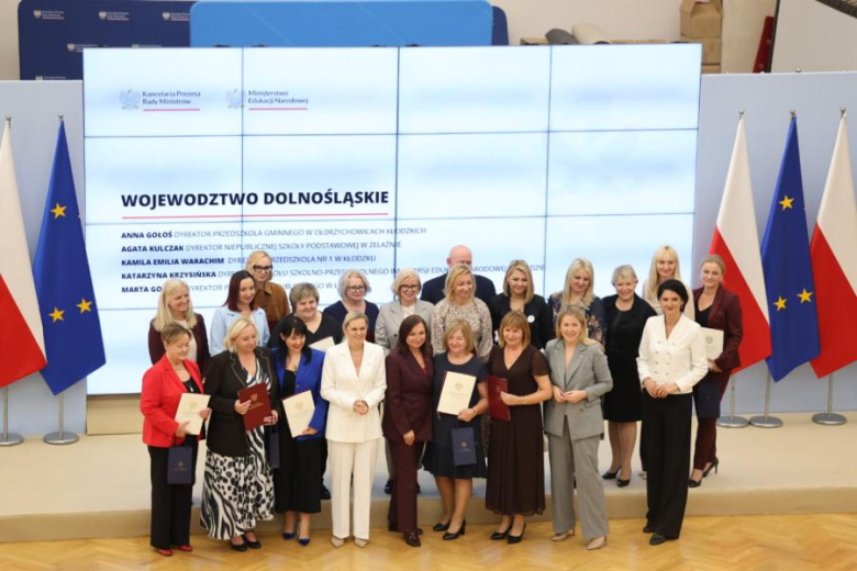 Dyrektorki z Barda i Kamieńca Ząbkowickiego z nagrodami Ministerstwa Edukacji Narodowej