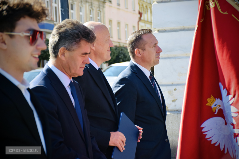 „Ludzkość musi położyć kres wojnie [...]”  Powiatowa Uroczystość Kombatancka w Ziębicach [foto]