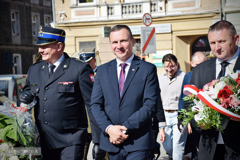 „Ludzkość musi położyć kres wojnie [...]”  Powiatowa Uroczystość Kombatancka w Ziębicach [foto]