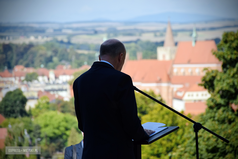 „Ludzkość musi położyć kres wojnie [...]”  Powiatowa Uroczystość Kombatancka w Ziębicach [foto]