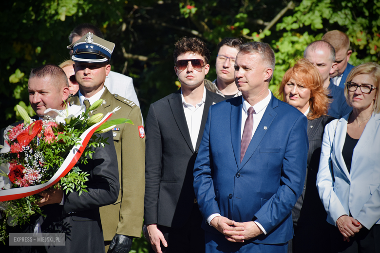 „Ludzkość musi położyć kres wojnie [...]”  Powiatowa Uroczystość Kombatancka w Ziębicach [foto]