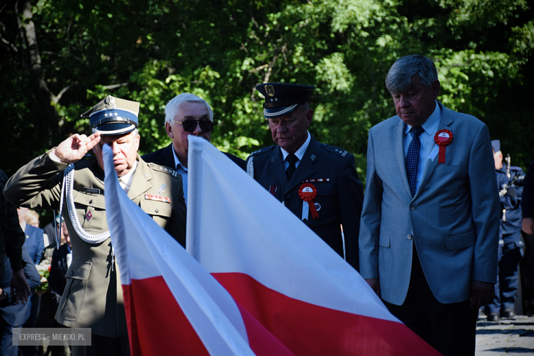 „Ludzkość musi położyć kres wojnie [...]”  Powiatowa Uroczystość Kombatancka w Ziębicach [foto]
