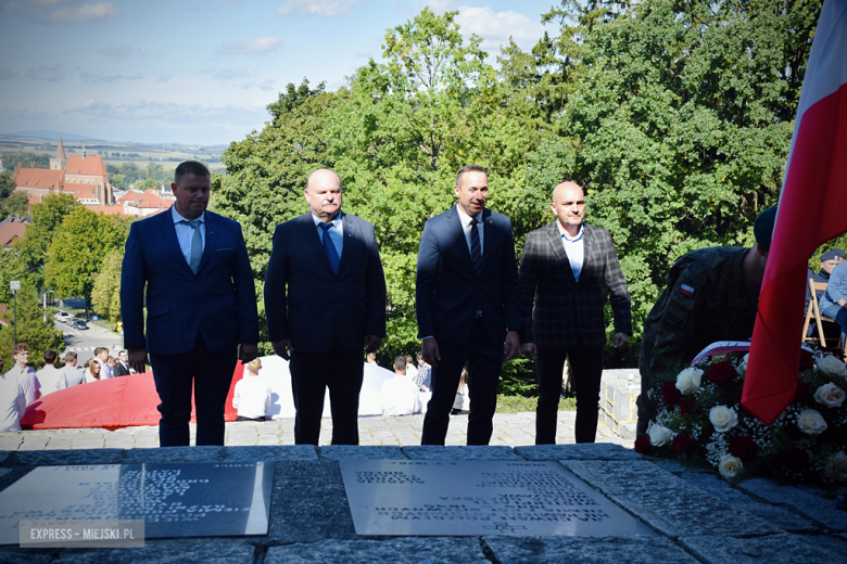 „Ludzkość musi położyć kres wojnie [...]”  Powiatowa Uroczystość Kombatancka w Ziębicach [foto]