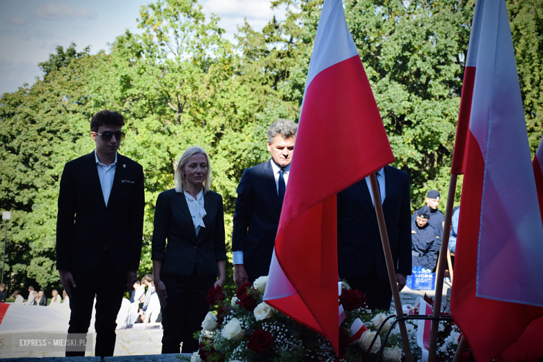 „Ludzkość musi położyć kres wojnie [...]”  Powiatowa Uroczystość Kombatancka w Ziębicach [foto]