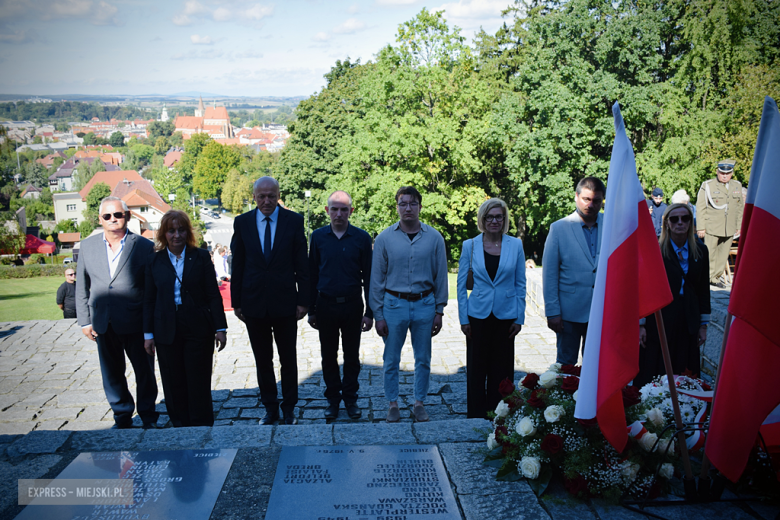 „Ludzkość musi położyć kres wojnie [...]”  Powiatowa Uroczystość Kombatancka w Ziębicach [foto]