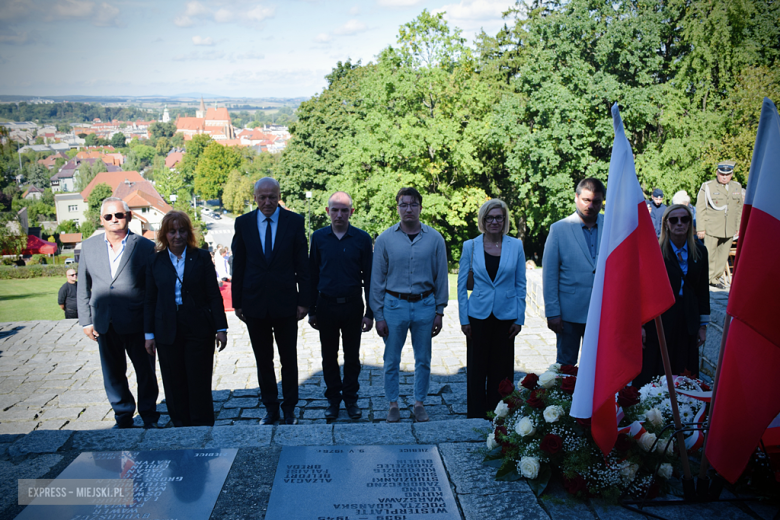 „Ludzkość musi położyć kres wojnie [...]”  Powiatowa Uroczystość Kombatancka w Ziębicach [foto]