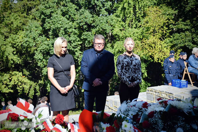 „Ludzkość musi położyć kres wojnie [...]”  Powiatowa Uroczystość Kombatancka w Ziębicach [foto]