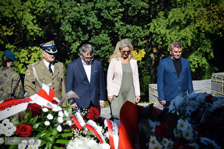„Ludzkość musi położyć kres wojnie [...]”  Powiatowa Uroczystość Kombatancka w Ziębicach [foto]