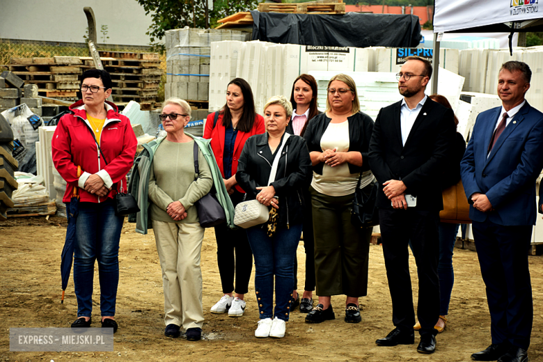 Wmurowanie kamienia węgielnego pod budowę bloku wielorodzinnego w Złotym Stoku