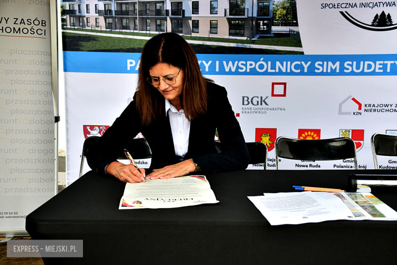 Wmurowanie kamienia węgielnego pod budowę bloku wielorodzinnego w Złotym Stoku