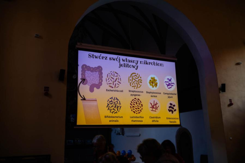 Wykład „Mikrobiom – poznaj swoich współlokatorów” w Strefie SOWA w Złotym Stoku