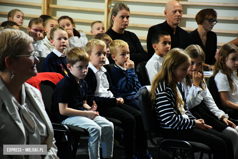 Uroczysty apel z okazji Dnia Edukacji Narodowej i pasowanie pierwszaków