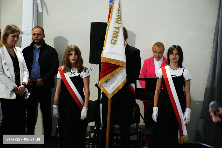 Uroczysty apel z okazji Dnia Edukacji Narodowej i pasowanie pierwszaków