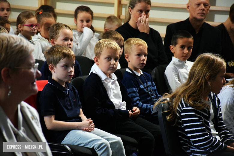 Uroczysty apel z okazji Dnia Edukacji Narodowej i pasowanie pierwszaków