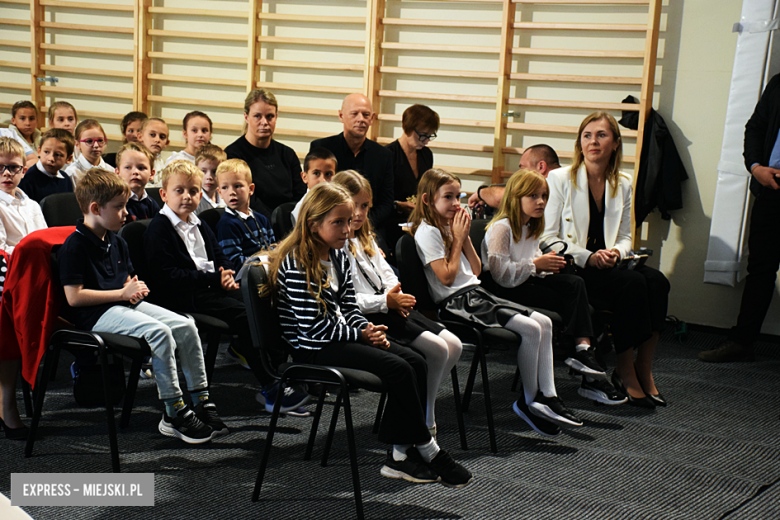 Uroczysty apel z okazji Dnia Edukacji Narodowej i pasowanie pierwszaków