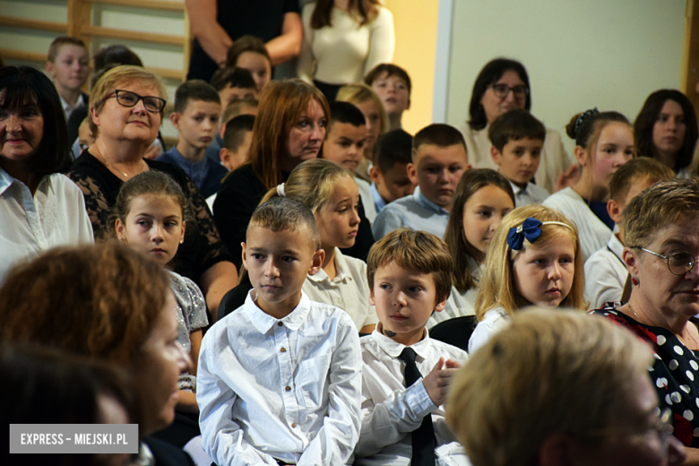 Uroczysty apel z okazji Dnia Edukacji Narodowej i pasowanie pierwszaków