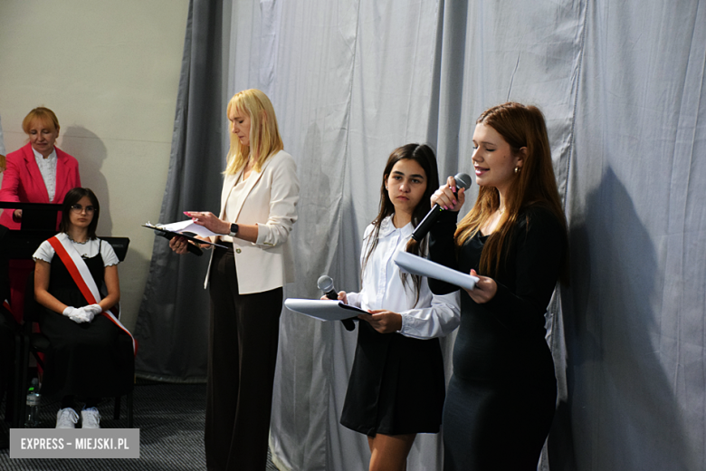 Uroczysty apel z okazji Dnia Edukacji Narodowej i pasowanie pierwszaków