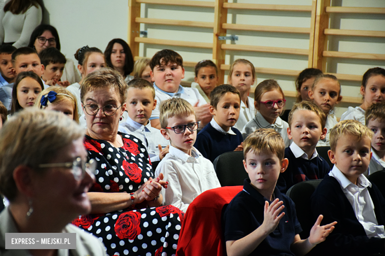 Uroczysty apel z okazji Dnia Edukacji Narodowej i pasowanie pierwszaków