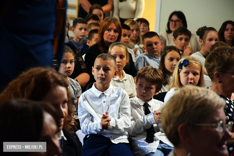 Uroczysty apel z okazji Dnia Edukacji Narodowej i pasowanie pierwszaków