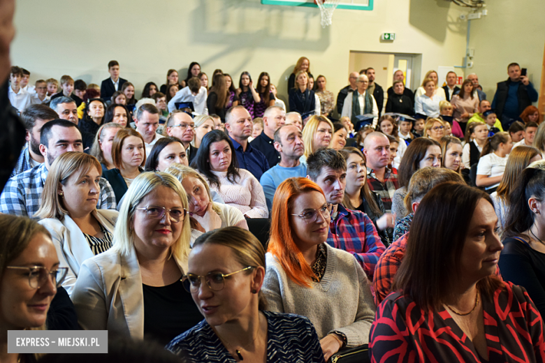 Uroczysty apel z okazji Dnia Edukacji Narodowej i pasowanie pierwszaków