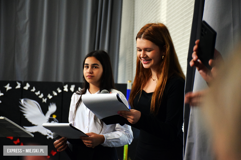 Uroczysty apel z okazji Dnia Edukacji Narodowej i pasowanie pierwszaków