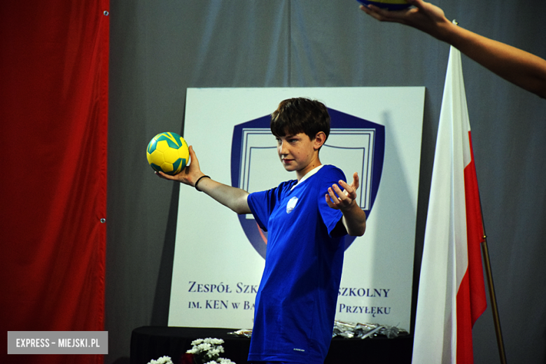 Uroczysty apel z okazji Dnia Edukacji Narodowej i pasowanie pierwszaków