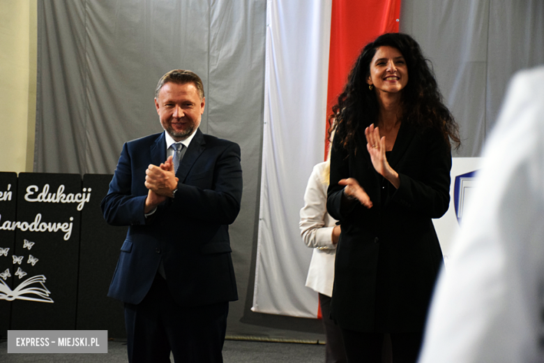 Uroczysty apel z okazji Dnia Edukacji Narodowej i pasowanie pierwszaków