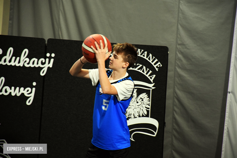 Uroczysty apel z okazji Dnia Edukacji Narodowej i pasowanie pierwszaków