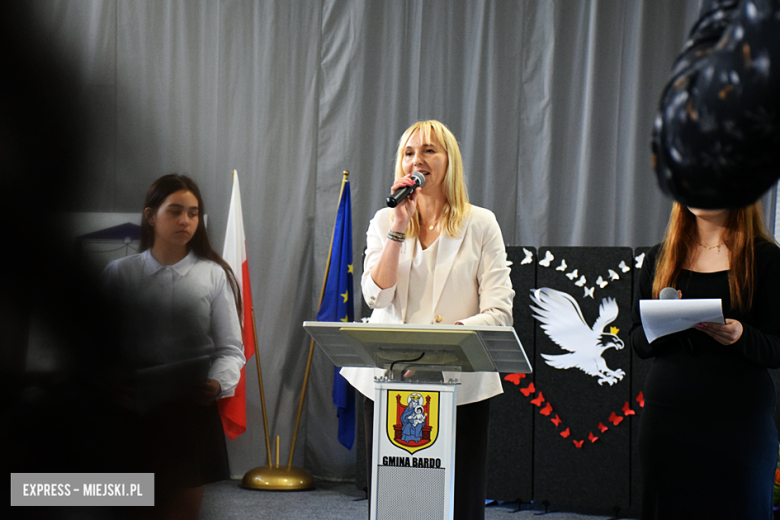 Uroczysty apel z okazji Dnia Edukacji Narodowej i pasowanie pierwszaków