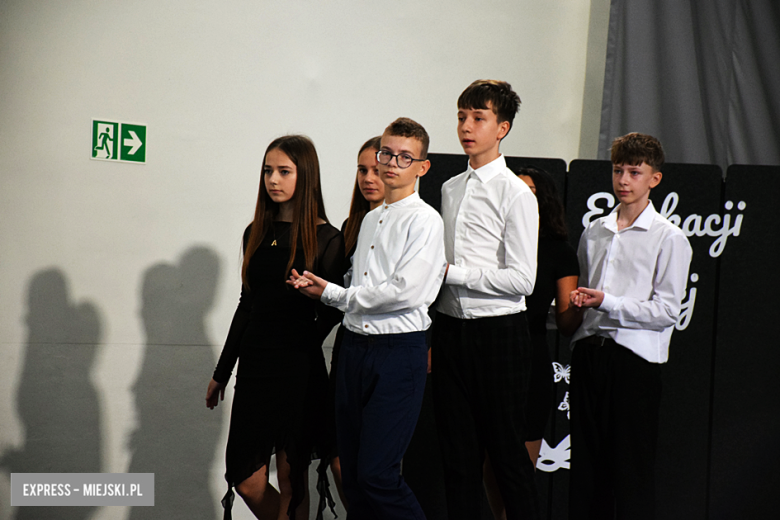 Uroczysty apel z okazji Dnia Edukacji Narodowej i pasowanie pierwszaków