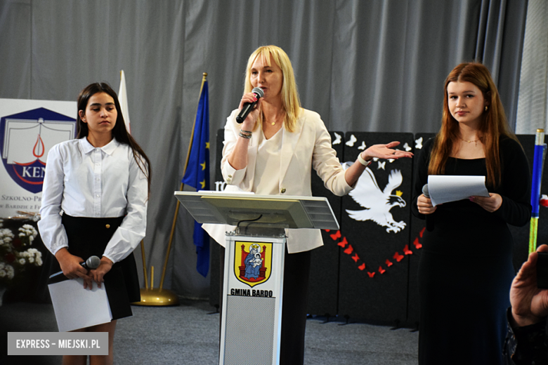 Uroczysty apel z okazji Dnia Edukacji Narodowej i pasowanie pierwszaków