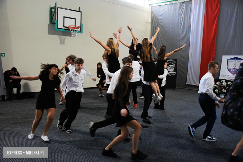 Uroczysty apel z okazji Dnia Edukacji Narodowej i pasowanie pierwszaków