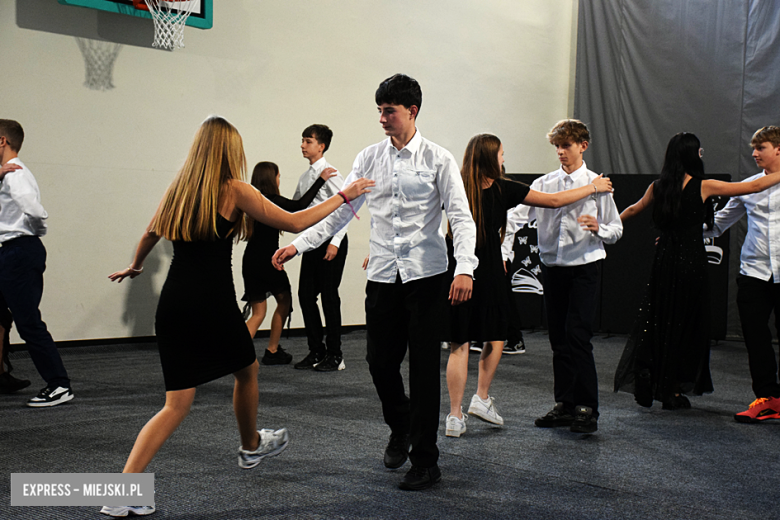 Uroczysty apel z okazji Dnia Edukacji Narodowej i pasowanie pierwszaków