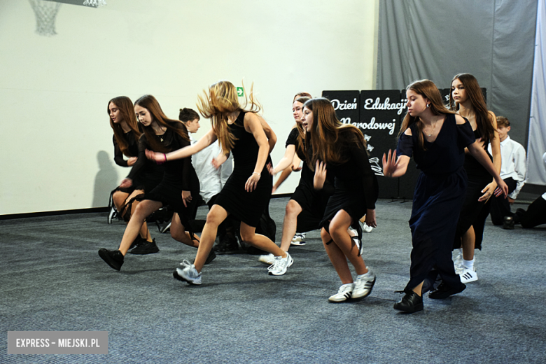 Uroczysty apel z okazji Dnia Edukacji Narodowej i pasowanie pierwszaków