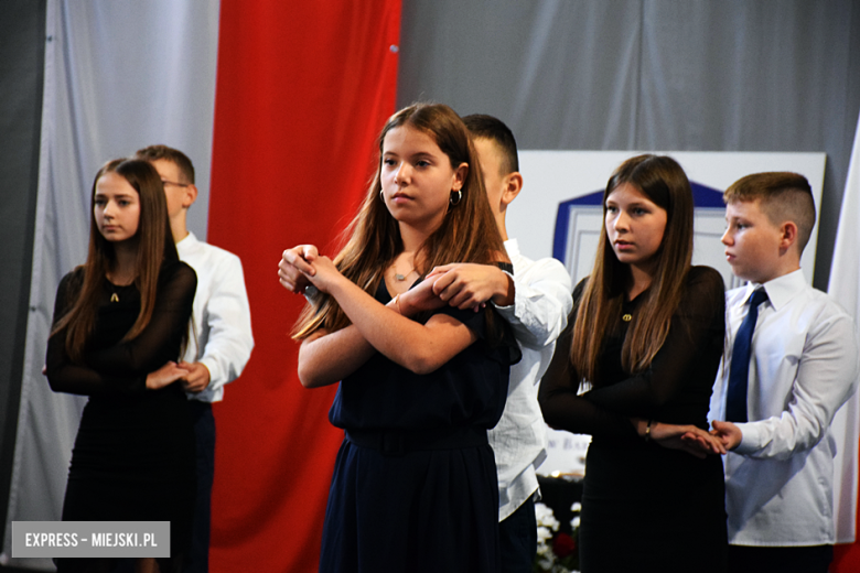 Uroczysty apel z okazji Dnia Edukacji Narodowej i pasowanie pierwszaków