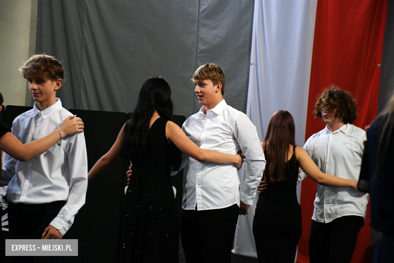 Uroczysty apel z okazji Dnia Edukacji Narodowej i pasowanie pierwszaków