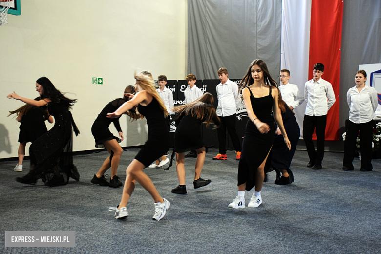 Uroczysty apel z okazji Dnia Edukacji Narodowej i pasowanie pierwszaków