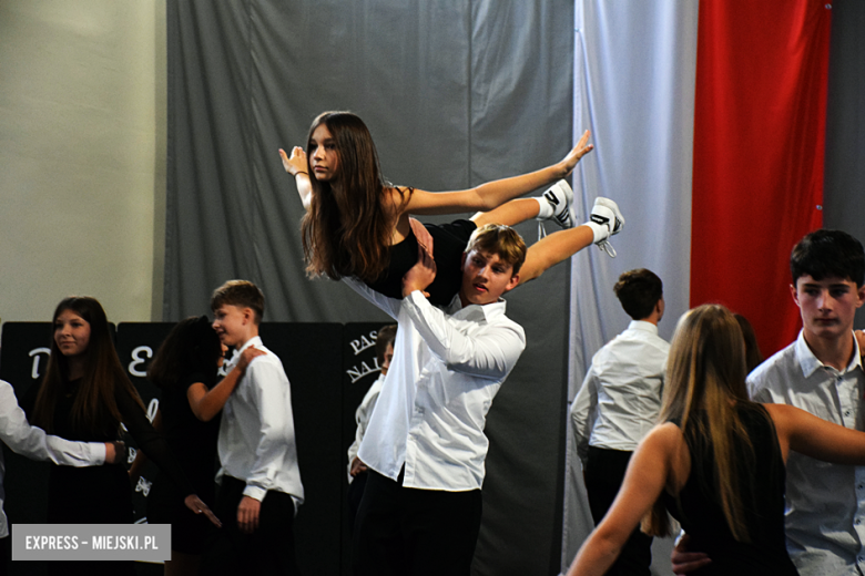 Uroczysty apel z okazji Dnia Edukacji Narodowej i pasowanie pierwszaków