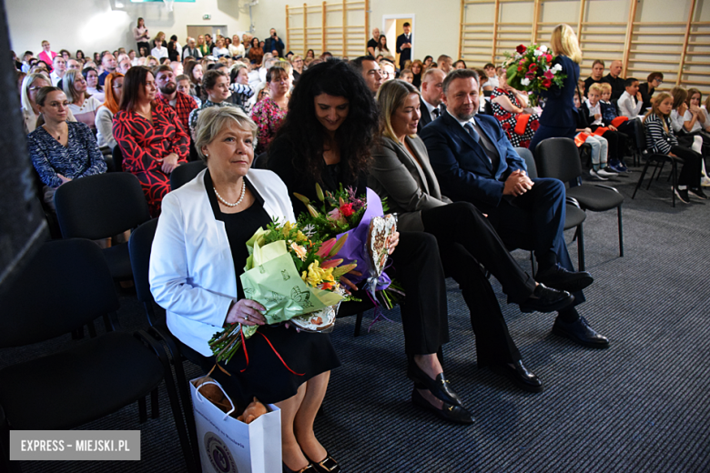 Uroczysty apel z okazji Dnia Edukacji Narodowej i pasowanie pierwszaków