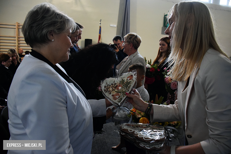 Uroczysty apel z okazji Dnia Edukacji Narodowej i pasowanie pierwszaków