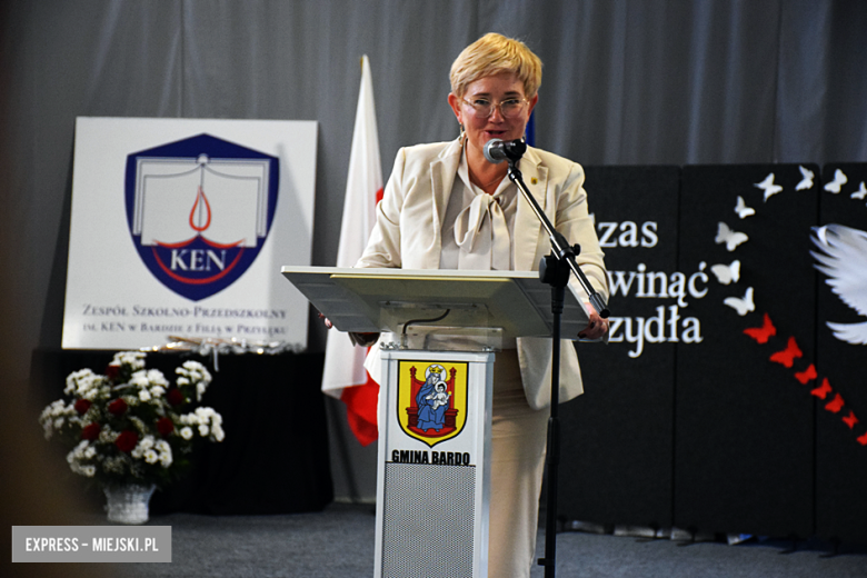 Uroczysty apel z okazji Dnia Edukacji Narodowej i pasowanie pierwszaków