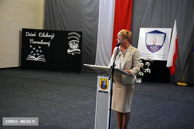 Uroczysty apel z okazji Dnia Edukacji Narodowej i pasowanie pierwszaków