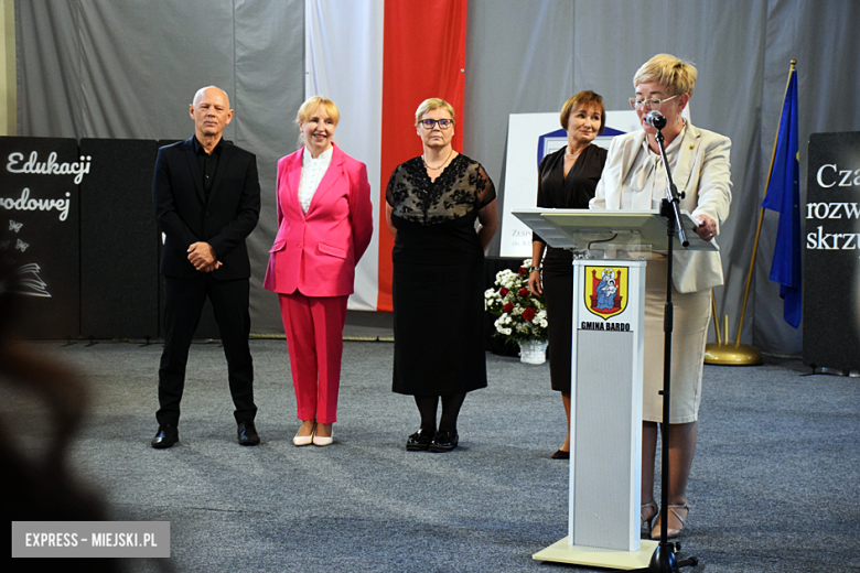 Uroczysty apel z okazji Dnia Edukacji Narodowej i pasowanie pierwszaków