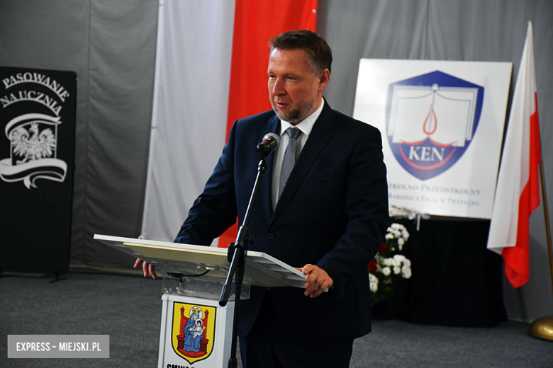 Uroczysty apel z okazji Dnia Edukacji Narodowej i pasowanie pierwszaków