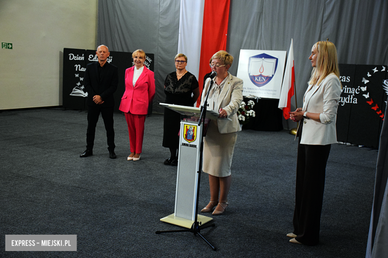 Uroczysty apel z okazji Dnia Edukacji Narodowej i pasowanie pierwszaków