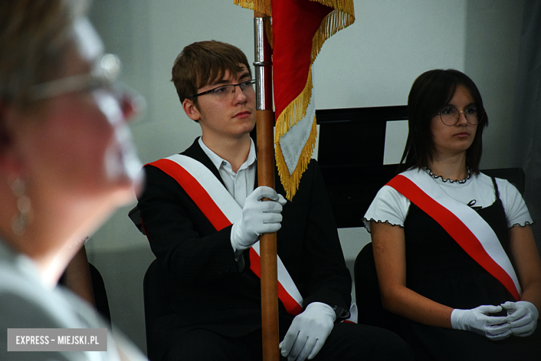 Uroczysty apel z okazji Dnia Edukacji Narodowej i pasowanie pierwszaków