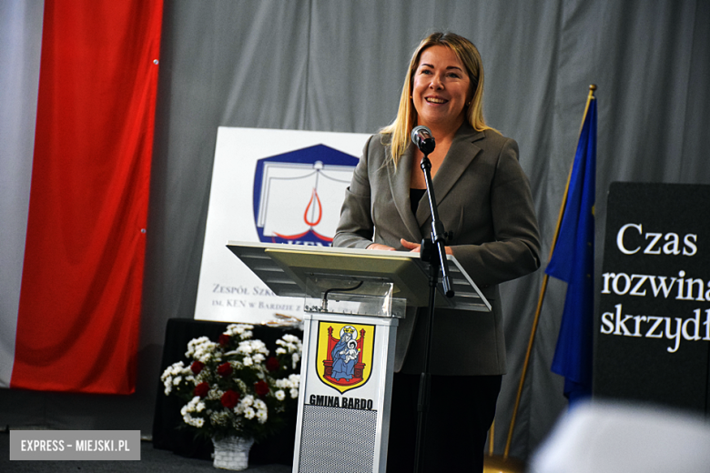 Uroczysty apel z okazji Dnia Edukacji Narodowej i pasowanie pierwszaków