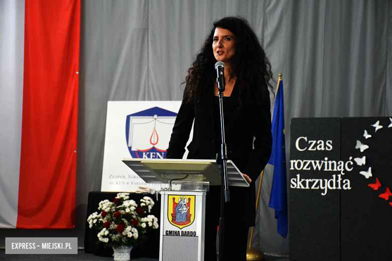 Uroczysty apel z okazji Dnia Edukacji Narodowej i pasowanie pierwszaków